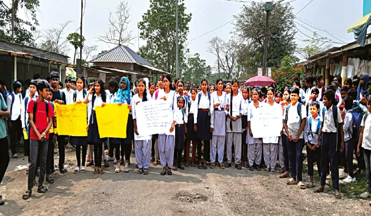 চাকরিহারা শিক্ষকদের ফেরানোর দাবিতে উত্তাল হলদিবাড়ি-জটেশ্বর