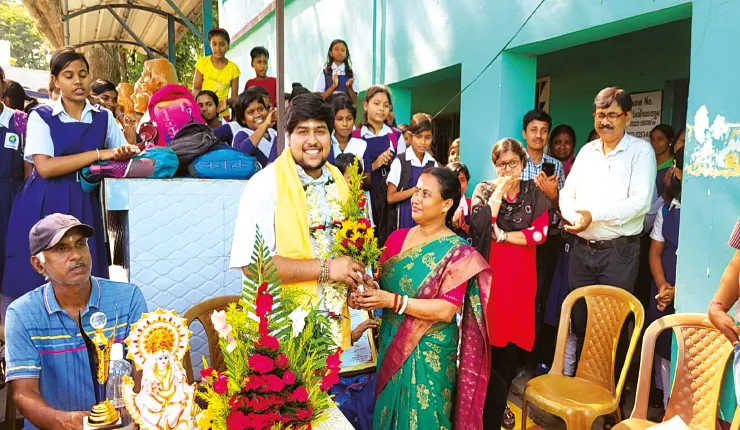 রিয়্যালিটি শোয়ে দ্বিতীয় শুভজিৎ উচ্ছ্বাসে ভাসছে খড়্গপুরের চেঙ্গুয়াল গ্রাম