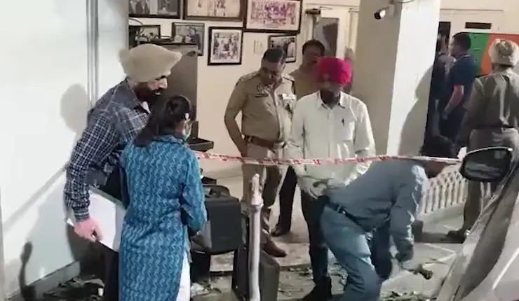 প্রাক্তন মন্ত্রী তথা বিজেপি নেতা মনোরঞ্জন কালিয়ার বাসভবনের বাইরে গ্রেনেড হামলা, গ্রেপ্তার ২