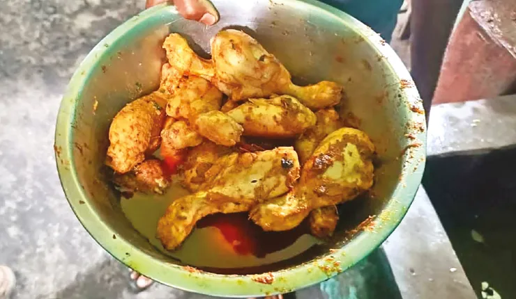 চাঁচলে রেস্তরাঁ, হোটেলে অনিয়ম রুখতে অভিযান, নমুনা সংগ্রহ করে পাঠানো হল ল্যাবে