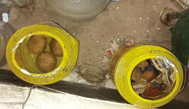 সরকারি জলপ্রকল্পের তালাবন্ধ ঘরে উদ্ধার ছ’টি বোমা, চাঞ্চল্য