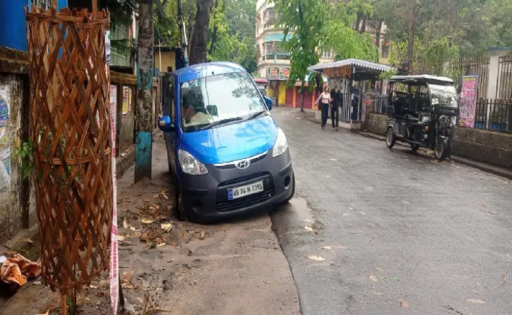 আন্ডারগ্রাউন্ড কেবল পাতায় রাস্তার পাশে আলগা মাটি বৃষ্টিতে মৃত্যুফাঁদ!