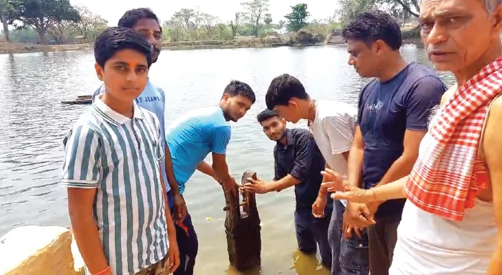 আনাড়ায় কাশির হংসেশ্বরানন্দ যেন ‘রাজা গোবিন্দমাণিক্য’, জলে কাল ভৈরবনাথ মন্দিরের হাঁড়িকাঠ, বন্ধ প্রাচীন বলিপ্রথা