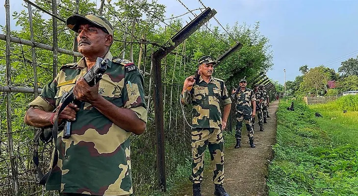 জমিতে যেতে বাধা, বিএসএফের বিরুদ্ধে অভিযোগ ভগবানগোলায়