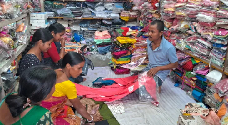লক্ষ্মীর ভাণ্ডারের টাকায় কালিয়াগঞ্জে নববর্ষের কেনাকাটা, খুশি মহিলারা