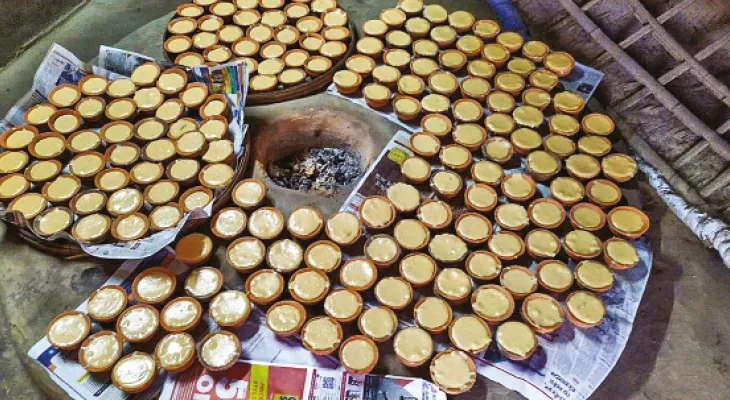 পাতে গঙ্গারামপুরের ক্ষীর দই থাকলেও অমিল পদ্মার ইলিশ