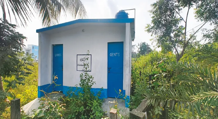 রাজবাঁধে বাসস্ট্যান্ডের কাছে নতুন কমিউনিটি শৌচাগার বন্ধ, ক্ষোভ
