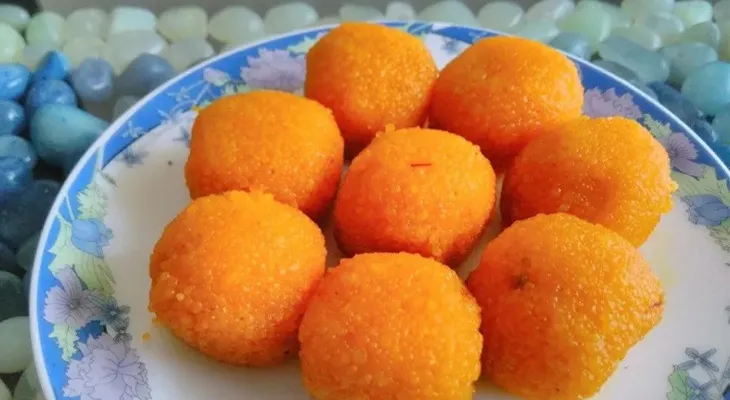 নববর্ষে হাজার হাজার লাড্ডু সরবরাহ করে ক্লান্ত, তবুও তৃপ্তির হাসি কারিগরদের মুখে