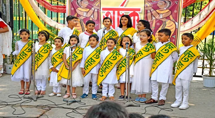 হাজারকণ্ঠে রবীন্দ্রসঙ্গীত শিলিগুড়িতে, কোচবিহারে বসল বেদপাঠের আসর