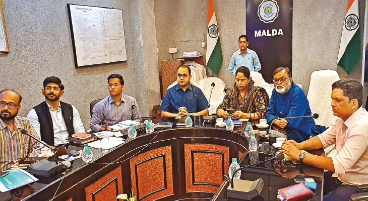 অর্থ কমিশনের টাকা খরচে ঢিলেমি, ফান্ড কাড়ার হুঁশিয়ারি ক্ষুব্ধ ডিএমের