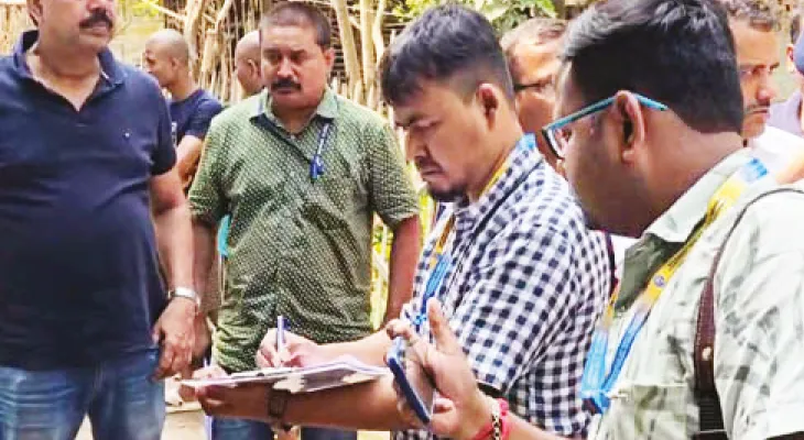 সামশেরগঞ্জে মানিকের বাড়ি আগলে সানাউলরা