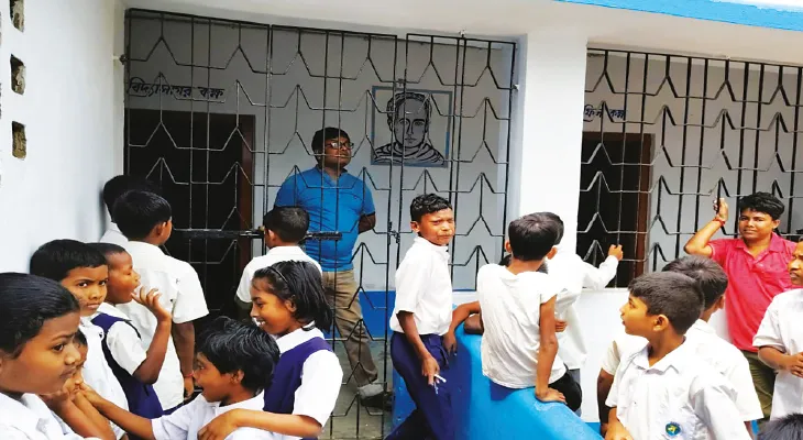 স্কুলে ছাত্রছাত্রী ৭০, দুই শিক্ষকের একজন ছুটিতে, শিকেয় পড়াশোনা
