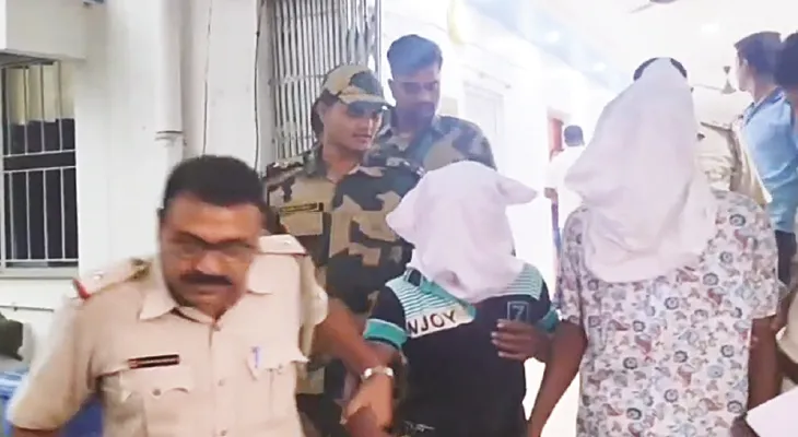 নেশার দ্রব্যের ডেলিভারি নিতে এসে পাকড়াও দুই বাংলাদেশি পাচারকারী