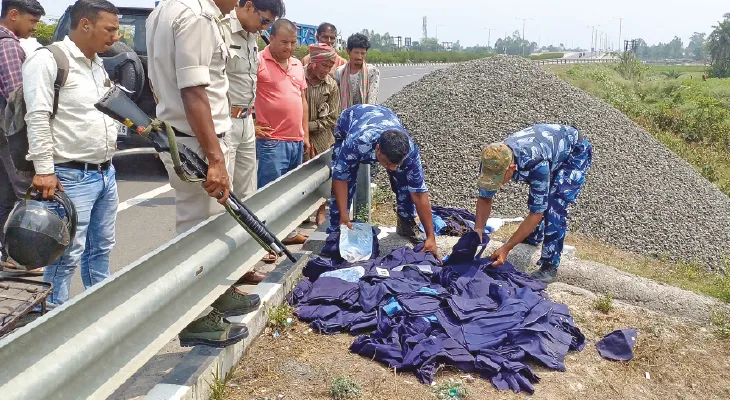 জাতীয় সড়কের ধারে স্কুলের পোশাক, শোরগোল রূপাহারে