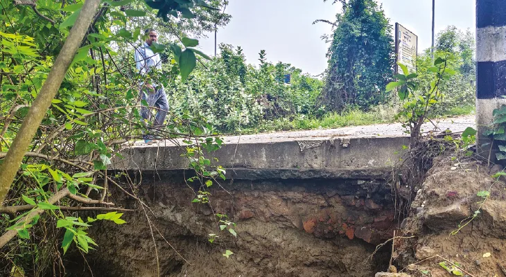 নির্বিচারে গাছ কাটায় গ্রামের মূল রাস্তাটি  ধসে পড়ার অপেক্ষা, বাসিন্দারা আতঙ্কিত