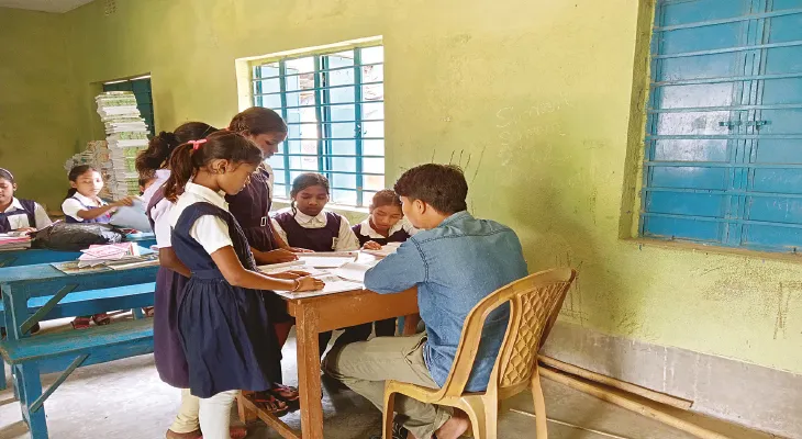অলচিকি হাইস্কুলের ক্লাস নিচ্ছেন প্রাথমিক শিক্ষকরা, লাটে পড়াশোনা