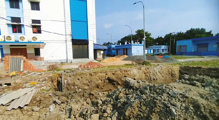 ক্যানিং মাতৃমা হাসপাতালে নির্মাণ কাজ ঘিরে বিতর্ক