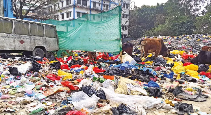 মর্গের সামনে দীর্ঘ ১৪ বছর ধরে জমে থাকা মেডিক্যাল বর্জ্য সরাতে টেন্ডার