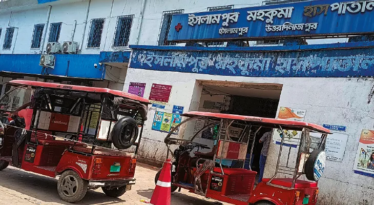 হাসপাতালের দুই গেটে টোটোর দৌরাত্ম্য, আটকে যায় অ্যাম্বুলেন্স