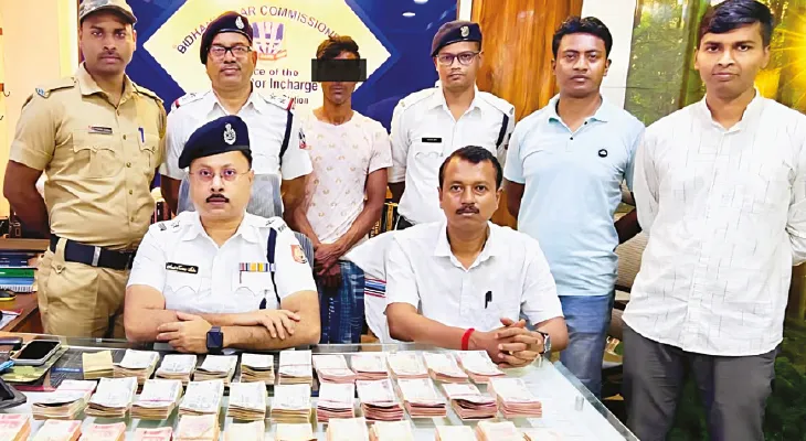 বাগুইআটির স্কুল থেকে ২ লক্ষ টাকা চুরি, ২৪ ঘণ্টাতেই কিনারা