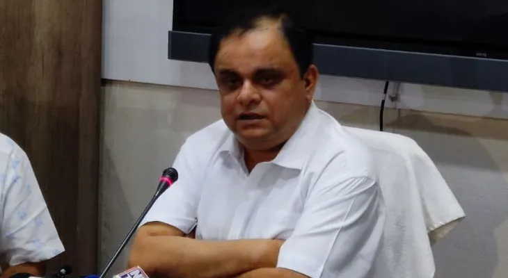 প্রাকৃতিক দুর্যোগের জেরে মুখ্যমন্ত্রীর ‘নির্দেশের’ পর রাজ্যের সমস্ত সরকারি স্কুল-কলেজে ছুটির ঘোষণা করলেন শিক্ষামন্ত্রী