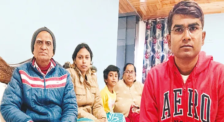 শ্রীনগরে মার্কেটিংয়ে দেরি প্রাণে বাঁচল দুর্গাপুরের পরিবার