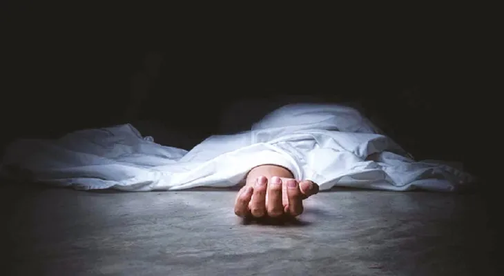 ভ্যানে রাখা ছেলের রক্তাক্ত দেহ, দরজা খুলতেই আতঙ্ক