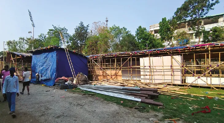 হিন্দি হাইস্কুলের মাঠে বৈশাখী মেলার প্রস্তুতি ঘিরে বিক্ষোভ ছাত্রছাত্রীদের