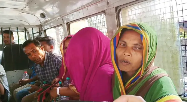 আশিঘরে পুলিসের জালে ৯ বাংলাদেশি