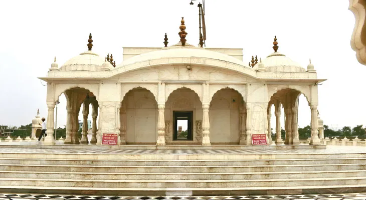 পাওয়াপুরীর জলমন্দির