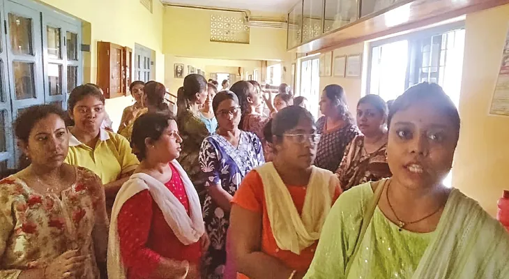 রানাঘাটের কনভেন্ট স্কুলে বিক্ষোভ অভিভাবকদের