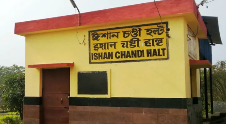 সারাদিনে দাঁড়ায় মাত্র দু’জোড়া ট্রেন, ক্ষুব্ধ গলসির ঈশানচণ্ডী হল্ট স্টেশনের যাত্রীরা