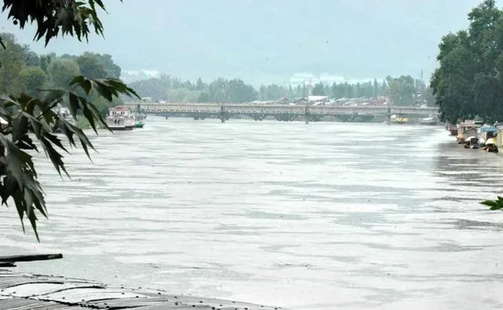 মালদহে বন্যা পরিস্থিতি মোকাবিলায় এখন থেকেই প্রস্তুতি শুরু প্রশাসনের