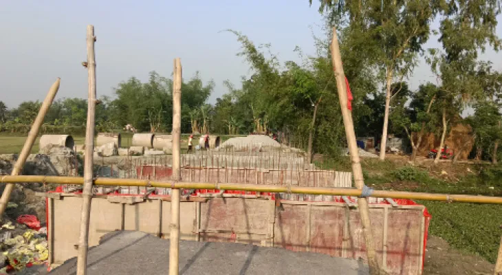 নিম্নমানের কাজের প্রতিবাদ করে হুমকির মুখে পঞ্চায়েত সদস্য