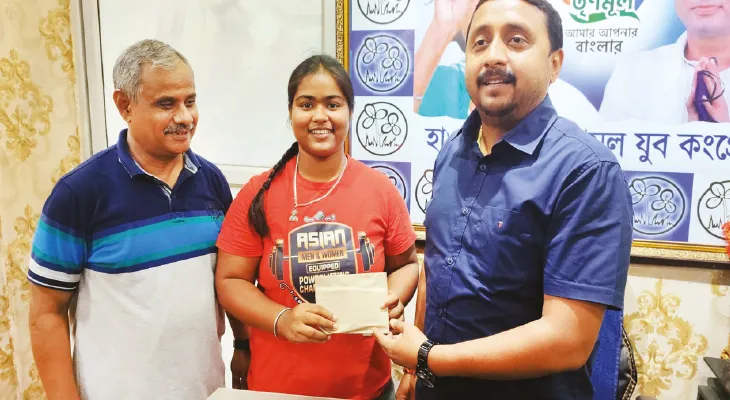 এশিয়ান ইক্যুইপড পাওয়ার লিফটিং প্রতিযোগিতা হাওড়ার কিশোরী স্নেহা