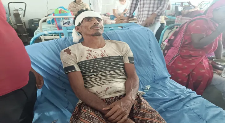 ধারালো অস্ত্র নিয়ে হামলা, বোমাবাজির অভিযোগ, আল বাঁধা নিয়ে সংঘর্ষ, এক মহিলা সহ জখম ৯