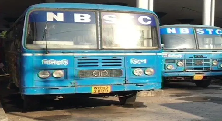 উড়ালপুলের উপর দিয়ে চলে যাচ্ছে বাস,  রানাঘাটে সমস্যায় উত্তরবঙ্গগামী যাত্রীরা