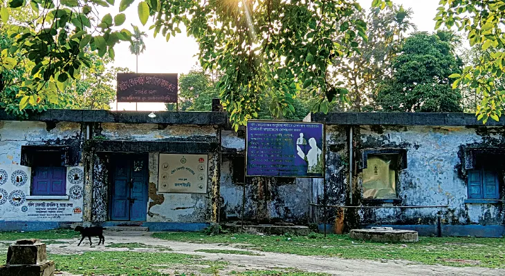 রক্ষণাবেক্ষণ নেই, ভগ্নপ্রায় ভবনে চলে দক্ষিণ বেরুবাড়ি প্রাথমিক স্বাস্থ্যকেন্দ্র