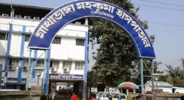 মাথাভাঙা হাসপাতালের সামনে টোটোর কব্জায় ফুটপাত, সর্বক্ষণই লেগে যানজট