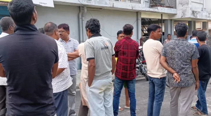 বন্ধ ফ্ল্যাট থেকে প্রৌঢ়ের ঝুলন্ত দেহ উদ্ধার, চাঞ্চল্য