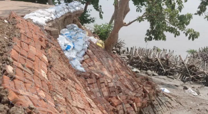 ক্ষতিগ্রস্ত হুগলি নদীর পাড়ের ‘ব্রিক ম্যাট্রেস’, ফের ভাঙনের আতঙ্ক