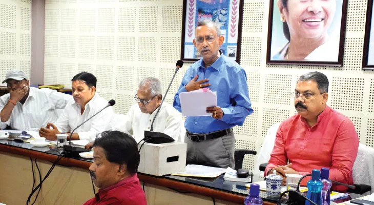 ফুটপাত দখল মানা হবে না, হুঁশিয়ারি গৌতমের
