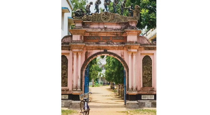 সামনেই মাধ্যমিকের ফল প্রকাশ, করণিকের চাকরি না থাকায় বিপাকে কাঁকসার স্কুল