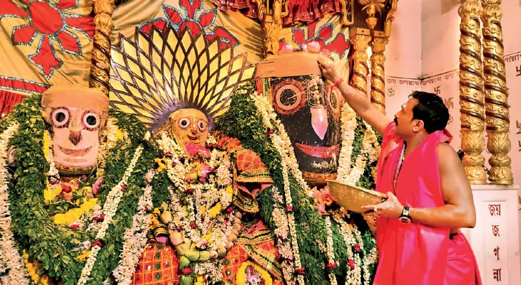 ‘চন্দনের লেপ’ নিলেন জগন্নাথ, প্রভুর মাসির বাড়ি যাওয়ার প্রস্তুতি শুরু, ৬২৮ বছরের রীতি মেনে মাহেশে ৪২ দিনের চন্দনযাত্রার সূচনা
