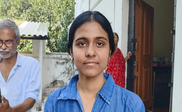 গবেষণা করতে চায় মাধ্যমিকে তৃতীয়, বাঁকুড়ার কোতুলপুরের ঈশানী চক্রবর্তী