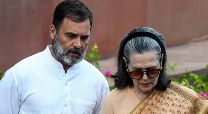 ন্যাশনাল হেরাল্ড মামলায় রাহুল, সোনিয়া গান্ধীর বিরুদ্ধে নোটিস দিল্লির নিম্ন আদালতের