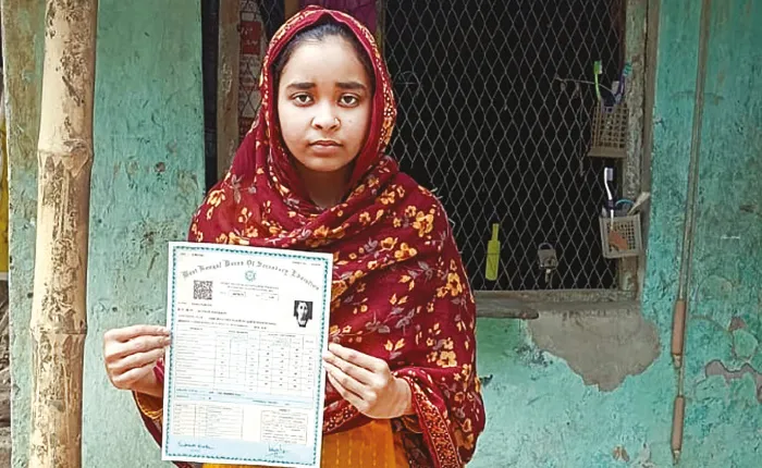 দিদিমার বাড়িতে পড়াশোনা, চিকিৎসক হতে চায় সাদিয়া