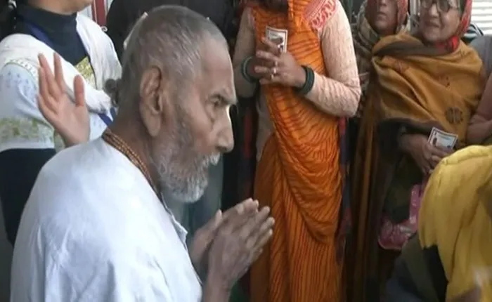 ১২৮ বছরে প্রয়াত পদ্মশ্রী প্রাপ্ত যোগগুরু স্বামী শিবানন্দ সরস্বতী