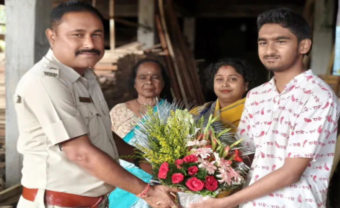 শারীরিক অসুস্থতাকে জয় করে মাধ্যমিকে ৭১ শতাংশ শুভর