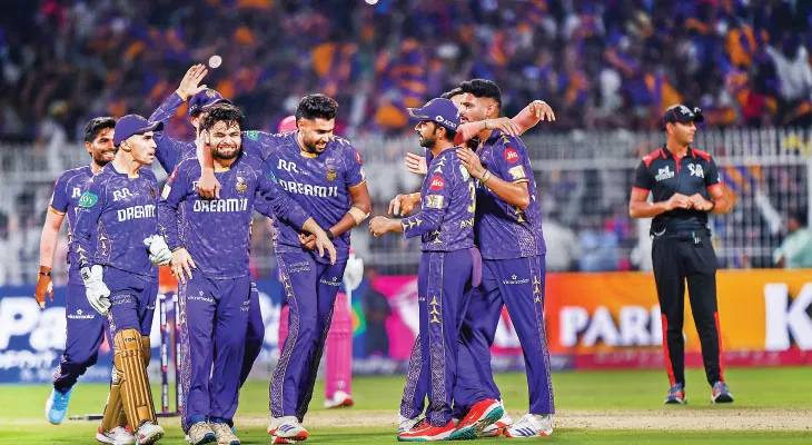 ইডেনে রাসেল ঝড়, রুদ্ধশ্বাস জয়ে বেঁচে রইল নাইটদের আশা